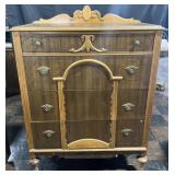 Vintage 4 drawer dresser with carved feet,