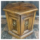 Wooden side table with 1 cabined door, 19ï¿½ x 19ï¿½