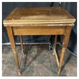 Singer sewing machine and cabinet, turns on and