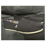 Womenï¿½s size 8 1/2 Toms black canvas slip shoe