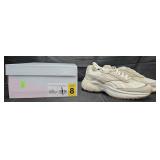 Women's size 8 Reebok sneakers
