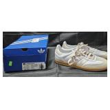 Women's size 9 Addidas Samba shoes
