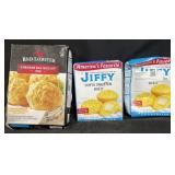 2 - 40 OZ Jiffy corn muffin mix, 4 pack red