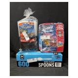 600ct. Box of White Plastic Spoons