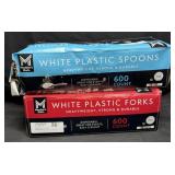 600ct. Box of White Plastic Spoons