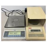 2 electronic scales, Ohaus precision standard,