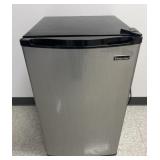Magic Chef mini refrigerator/freezer, 19ï¿½ x 21ï¿½ x