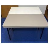 2-4ï¿½ Lifetime plastic folding tables
