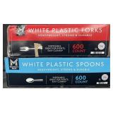 600 white plastic spoons & 600 white plastic