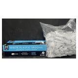 600 white plastic spoons & approx. 600 white