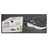 Women's size 7.5 Skechers shoes