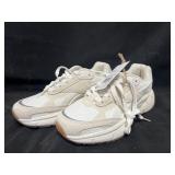 Womenï¿½s Reebok Chais sneakers, size 6.5