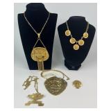Group of fashion jewelry, one with detached clasp