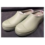 Hunter Women's Size 8 Play Clogs