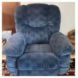 La-Z-Boy recliner, 40ï¿½ x 40ï¿½ x 40ï¿½ high