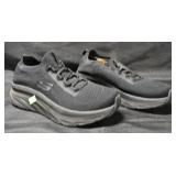 Used Men's size 9 Skechers shoes