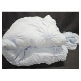 Bedding out of package: Full/Queen size comforter