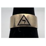 10K Masonic Yod band, engraved inside 'Whom