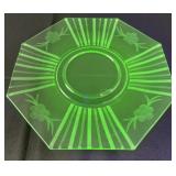 Vintage uranium glass plate, 10ï¿½ x 10ï¿½