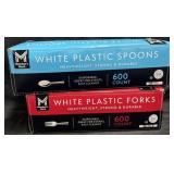 600ct. Box of White Plastic Spoons