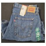 Women's size 18 Levi's denim shorts. New w/ tags