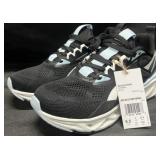 Womenï¿½s Reebok Soleus Run sneakers, size 6.5