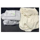 Bed sheets and pillow cases, 1 queen set