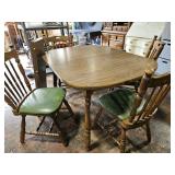 Virginia House kitchen table w/ 4 padded chairs
