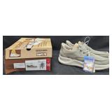 Men's size 10 Skechers canvas shoes
