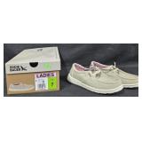 Women's size 7 Eddie Bauer loafers shoes