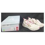Women's size 10 Reebok sneakers