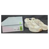 Women's size 7.5 Reebok shoes
