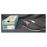 Women's size 7.5 Tom's shoes