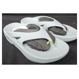 Oofas flip flops Men's size 4 women's size 6