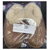 Womenï¿½s slippers size 7