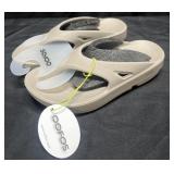 Logos flip flops, men size 4, ladies size 6