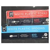 White plastic forks 600 count. White plastic