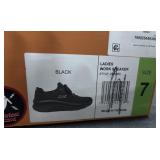 Ladies black slip resistant shoes size 7.