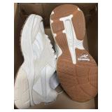 Womenï¿½s Reebok shoes size 9.
