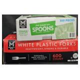 Clear plastic spoons 300 count. White plastic