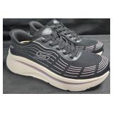 Women's size 8 Skechers shoes