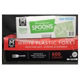 Clear plastic spoons 300 count. White plastic