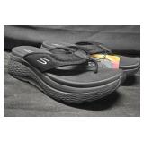 Women's size 8 Skechers flip flops
