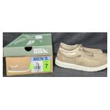 Men's size 7 Eddie Bauer loafers