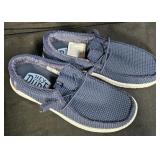 Men's size 8 Hey Dude shoes