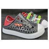 Boy's size 7 Skechers foamies