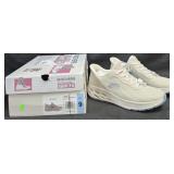 Women's size 9 Skechers sneakers