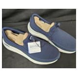 Men's size 9 Skechers comfort flex shoes