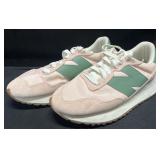 Used-ladies New Balance sneakers, size 6