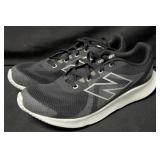 Menï¿½s New Balance running shoes, size 13